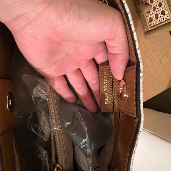 Michael kors small gold chain handbag - Picture 7 of 9